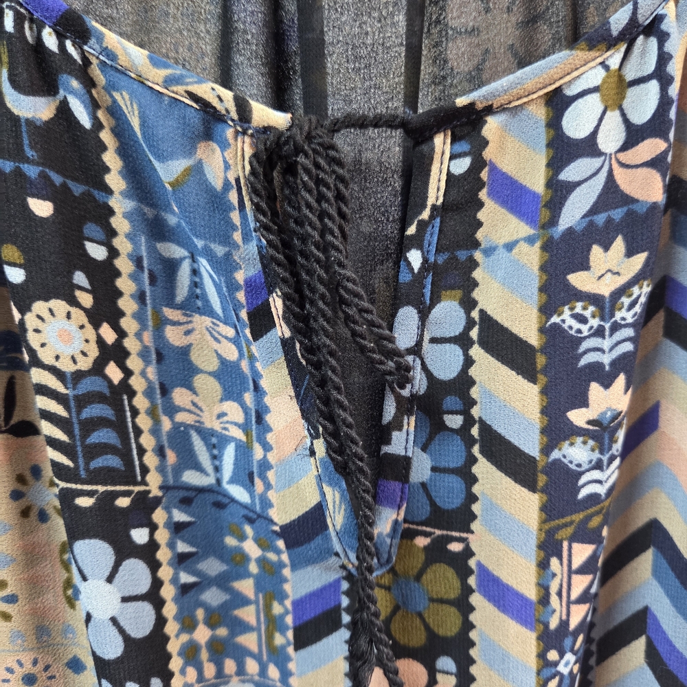 Chic Multicolor Patterned Mini Dress - Picture 3 of 7